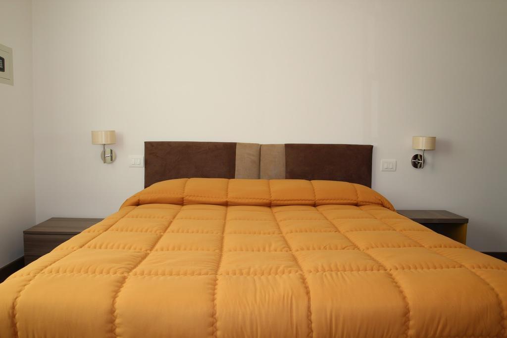 Suite Rosso & Nero Lecce Bagian luar foto